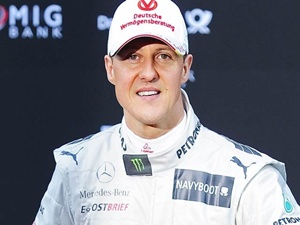 Mercedes quer contar com Schumacher por mais dois anos