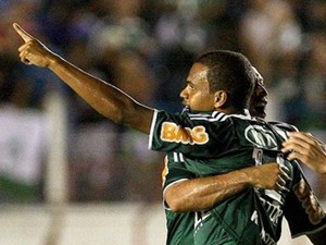 Palmeiras vence Guaratinguetá e e assume a liderança 