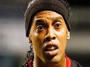 Deivid diz que Ronaldinho estava 'diferente' 
