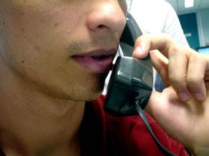 Australiano afirma que ficou mais de 15 horas no telefone esperando atendimento