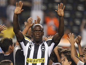 Brasileirão 2012: Seedorf, do Botafogo, pede que torcida esqueça Loco Abreu
