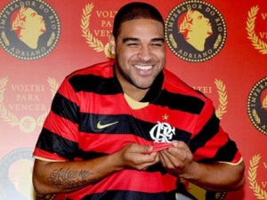 Flamengo: Adriano perde três quilos em uma semana após retorno