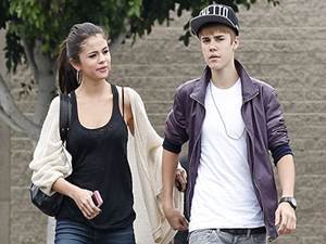 Suspeita-se que Justin Bieber e Selena Gomes estão dividindo o mesmo teto
