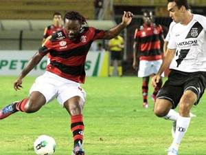 Campeonato Brasileiro 2012  - Flamengo joga mal e perde em Volta Redonda para a Ponte Preta