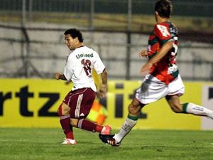 Campeonato Brasileiro 2012 - Fluminense joga mal, mas vence a Portuguesa e se mantém na ponta