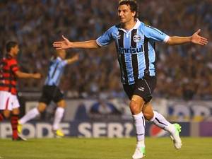 Campeonato Brasileiro 2012 - Grêmio vira para cima do Atlético-GO e assume vice-liderança