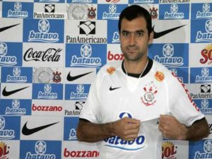 Danilo está próximo de renovar contrato com o Corinthians