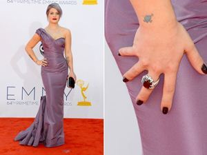 Emmy Award - Kelly Ousbourne usa esmalte que custa mais de R$ 500 mil