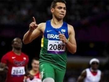 Paraolimpíadas - Alan Fonteles conquista medalha de ouro para  Brasil  nos 200 m rasos