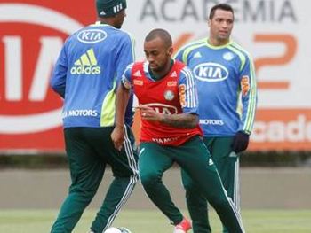 Após grave lesão, volante Wesley está próximo de retornar ao Palmeiras