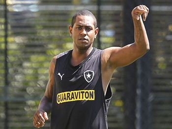 Jobson falta a primeiro treino no Botafogo após retorno