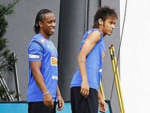 Neymar: Arouca diz que colega de time está chateado com perseguição