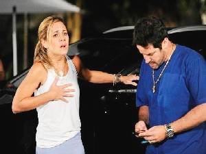 Novela Avenida Brasil - Carminha confessa traições e apanha de Tufão