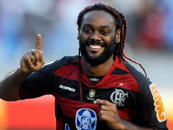 Insatisfeito no Flamengo, Vagner Love se oferece ao Corinthians
