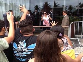 Socialite Narcisa Tamborindeguy faz sucesso com fãs de Lady Gaga