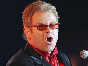Elton John anuncia shows no Brasil