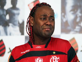 Saída de Vagner Love deixa Flamengo sem estrelas