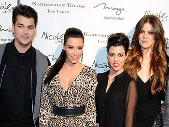 Irmão de Kim Kardashian critica as irmãs