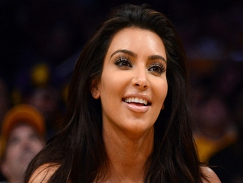 Kim Kardashian prioriza o namorado e família não gosta