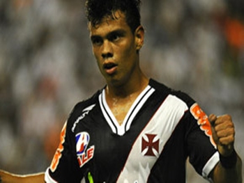 Jogador do Vasco foi assaltado e agredido na favela da Maré