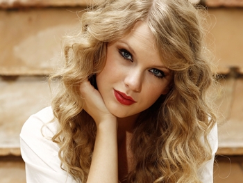 Taylor Swift conquista certificado de platina quádrupla