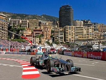 Rosberg domina treinos livres nas ruas do principado de Mônaco