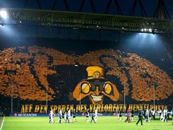 UEFA e regras de Wembley acabam com mosaico de torcida do Borussia Dortmund