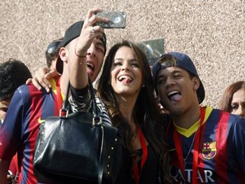 Bruna Marquezine vai para Barcelona com Neymar