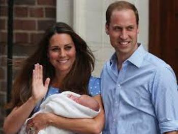 Kate Middleton e Príncipe William apresentam bebê real
