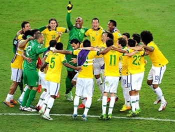 Seleção brasileira cresce 13 colocações e retorna aos 10 melhores no ranking da FIFA depois de um ano