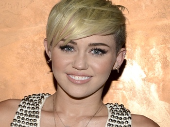 Miley Cyrus se desculpa com Liam Hemsworth