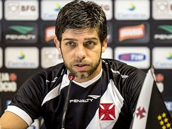 Juninho Pernambucano pode defender o Vasco no Campeonato Carioca e se despedir em amistoso