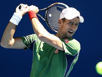 Tênis: Novak Djokovic estreia com vitória sobre eslovaco no Aberto da Austrália