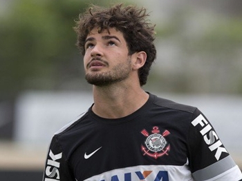 Antes de acerto, Corinthians ofereceu Pato a outros quatro clubes