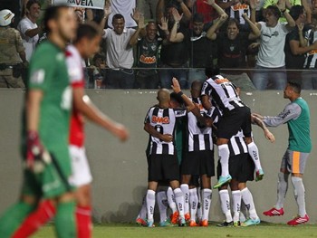 Galo vence de virada e chega à segunda vitória na Libertadores 2014