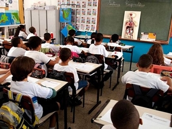 Infraestrutura e acesso à educação no Brasil ainda são insatisfatórios, segundo a OCDE