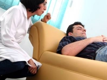 Técnica realizada por psicólogos, usa hipnose para simular uma cirurgia de redução de estômago