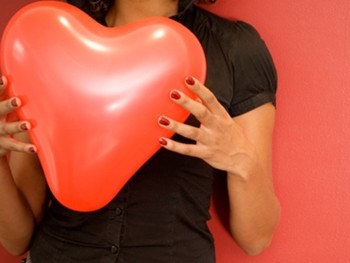 Chamado de ‘hormônio do amor’ faz as pessoas mentirem, diz estudo