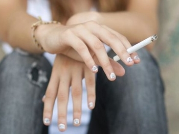 Cigarro causa alterações na voz, mulheres são as mais afetadas