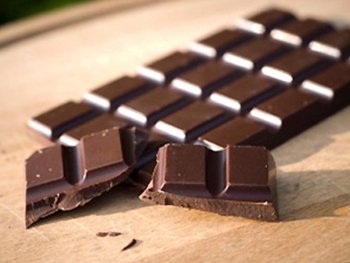 Estudos indicam que consumo de chocolate amargo diminui o risco de infarto