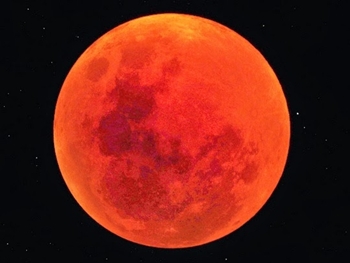 Lua Vermelha promete surpreender com sua beleza; o eclipse lunar poderá ser visto em todo o país