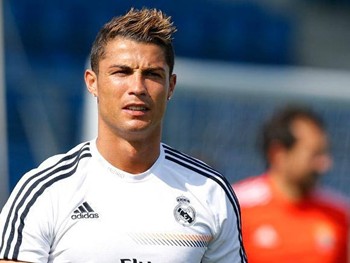 Cristiano Ronaldo é poupado de treino, mas se garante na decisão da Liga dos Campeões