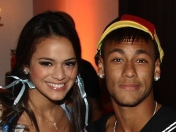 Neymar e Bruna Marquezine jantam juntos em clima de paixão no Rio de Janeiro