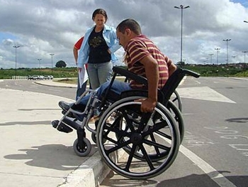 Projeto desenvolvido por universitários, ajuda deficientes físicos a retomarem suas rotinas com independência