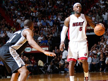 NBA: San Antonio Spurs abre série de playoffs com vitória sobre Miami Heat