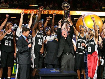NBA: San Antonio Spurs vence mais um jogo e é campeão pela quinta vez da liga americana