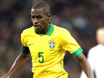 Suspenso em jogo decisivo em 2010, Ramires não quer repetir erro na Copa do Mundo de 2014