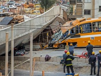 Construtora inicia recuperação de avenida destruída por queda de viaduto