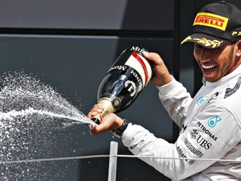 Fórmula 1 - Lewis Hamilton vence e Massa deixa o GP da Inglaterra na primeira volta