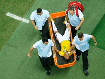 Neymar sofre fratura na vértebra e está fora da Copa do Mundo 2014